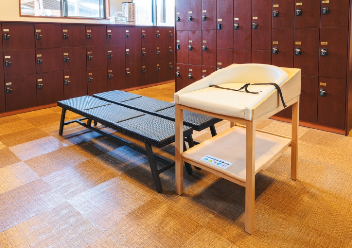 女性パウダーコーナー（ベビーベッド）