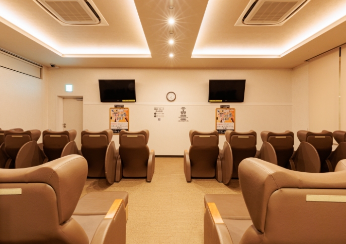 2F無料リクライニングルーム