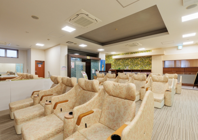 2階無料リクライナー休憩所（中学生以上限定）