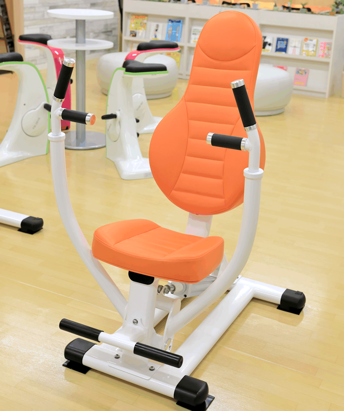 チェストプレス（油圧式）